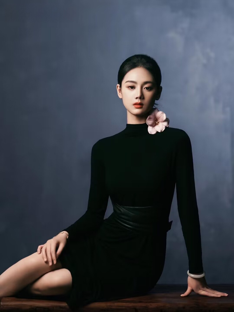 Ethnic Fashion Photography - 2026 Yeni Moda Basit High-End Siyah